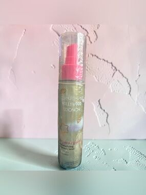Crème Hollywood Conch Crystal Glow Moisturizing Shimmer Mist